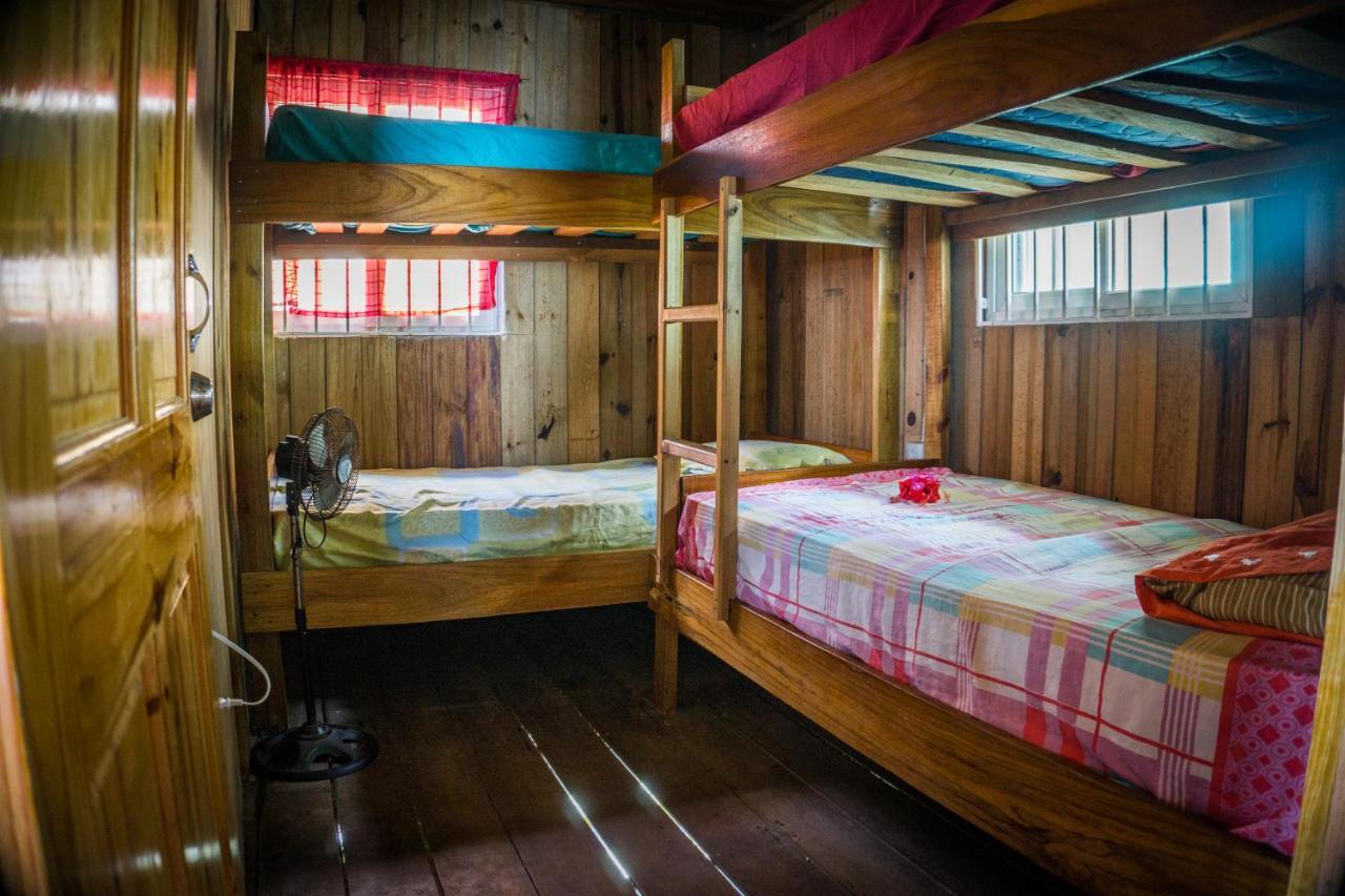 Hostal On The Sea 博卡斯德尔托罗 外观 照片