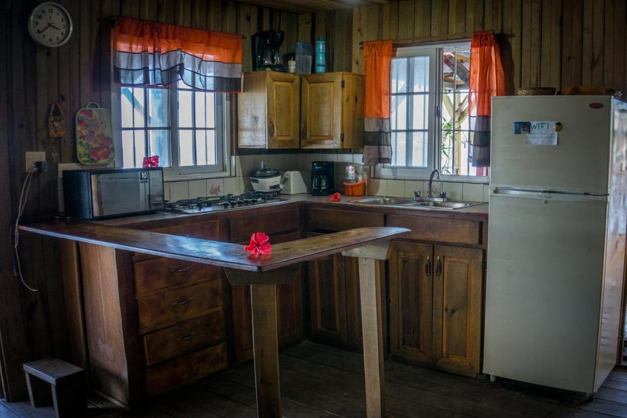 Hostal On The Sea 博卡斯德尔托罗 外观 照片