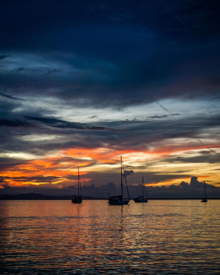 Hostal On The Sea 博卡斯德尔托罗 外观 照片