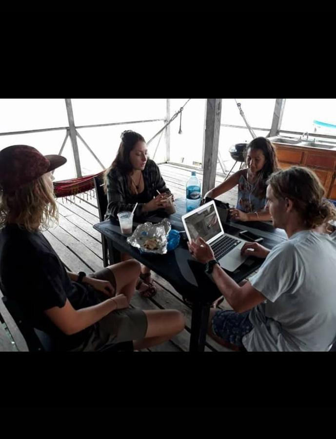 Hostal On The Sea 博卡斯德尔托罗 外观 照片