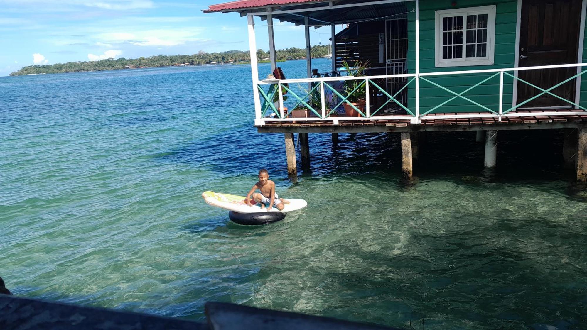 Hostal On The Sea 博卡斯德尔托罗 外观 照片