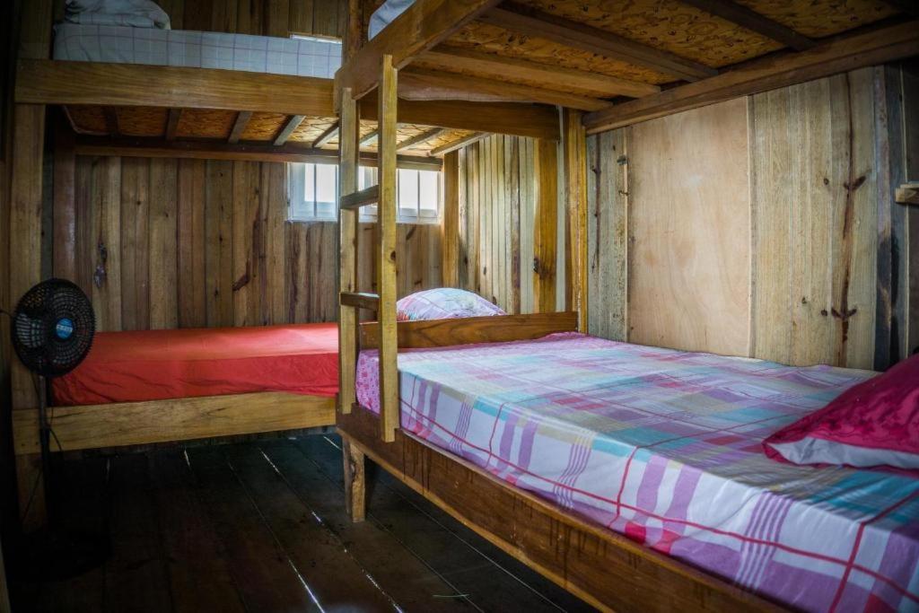 Hostal On The Sea 博卡斯德尔托罗 外观 照片